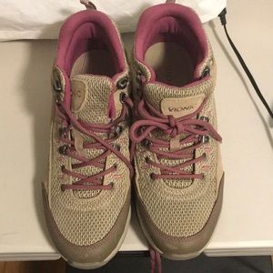 Vionic sneakers. Size 9.5 US